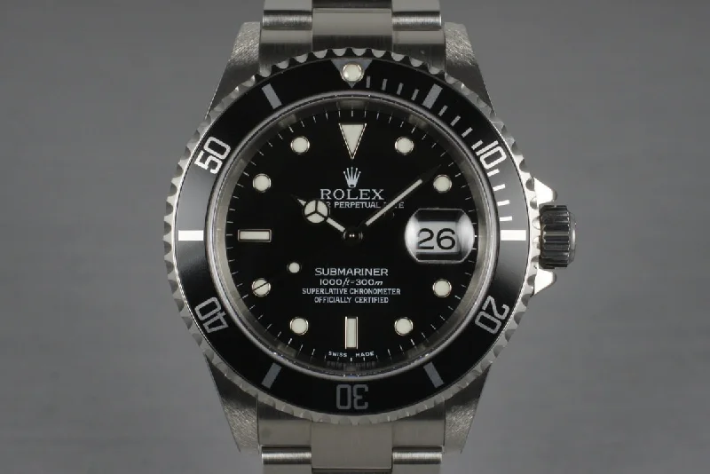 Discover Rolex Watches That Make a Statement –2003 Rolex Submariner 16610