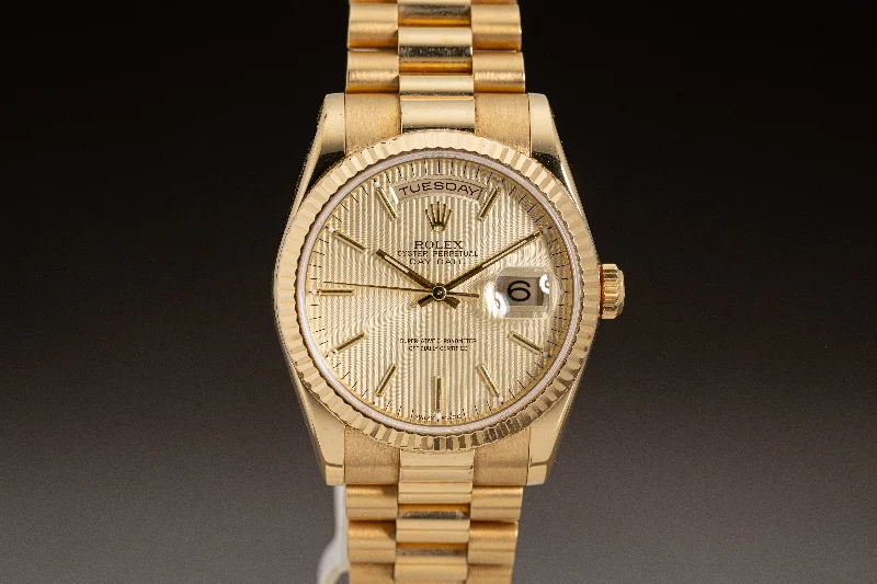 Discover Rolex Watches for a Lifetime of Luxury –2001 Rolex 18k Day-Date 118238 Tapestry Dial