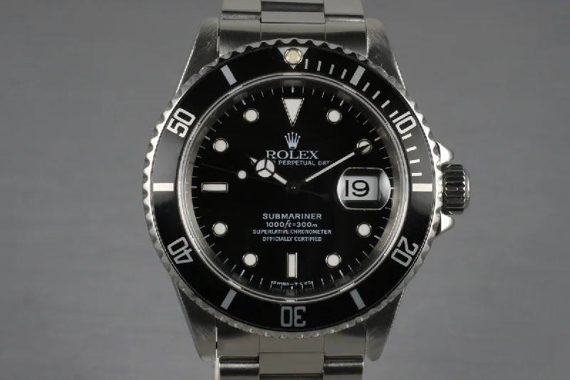 Discover Rolex Watches: A Mark of Excellence –1997 Rolex Submariner 16610